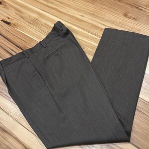 Men’s slacks
Executive collection by Tom James